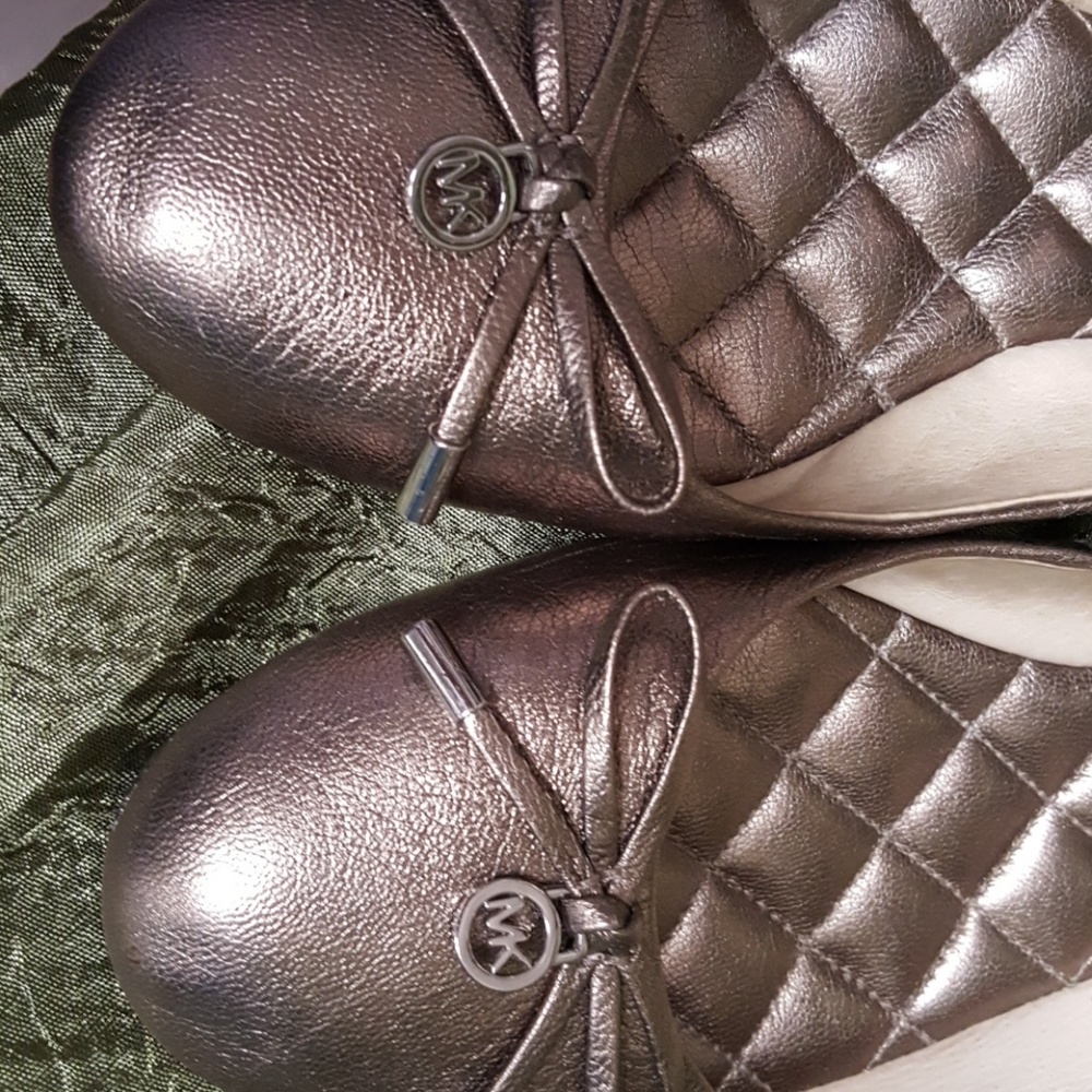 MK Metallic, greenish Gold color) Flats :sz 8 1/2 - Picture 2 of 8